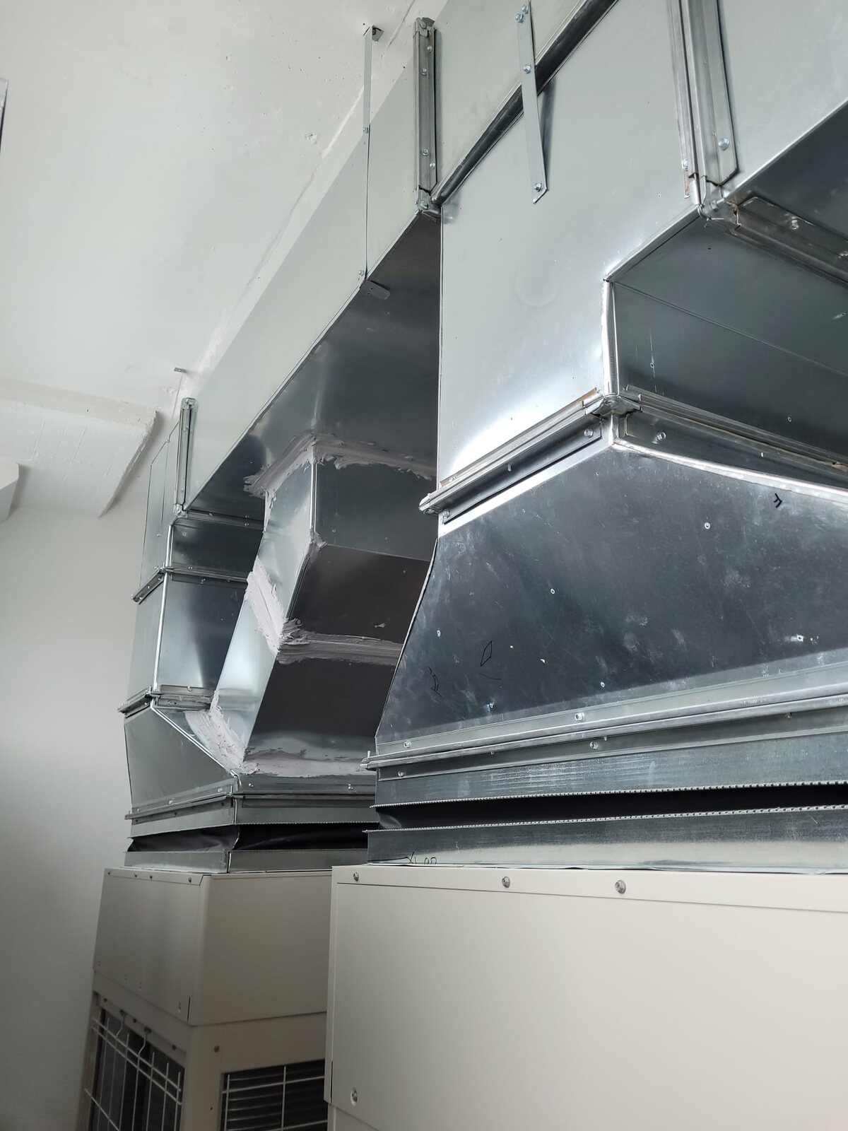 Custom rectangular sheet metal duct installation
